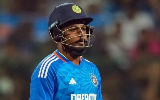 ImsumanH's tweet photo. Sanju Samson has been consistently inconsistent at the international level.
#INDvsENG #T20 https://t.co/N1N3CBET21