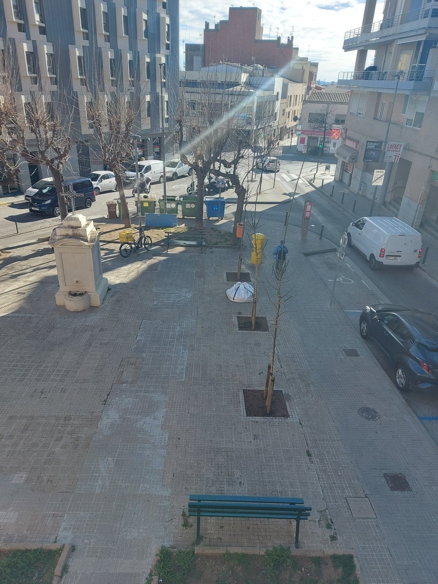 Bhartist's tweet photo. Promesa complida!
Gràcies per atendre una de les peticions dels veïns de la Placeta de la Creu. Encara queda feina per fer, però tornem a tenir arbres!!
@ajterrassa @jordi_ballart https://t.co/DUk2nCqnbX