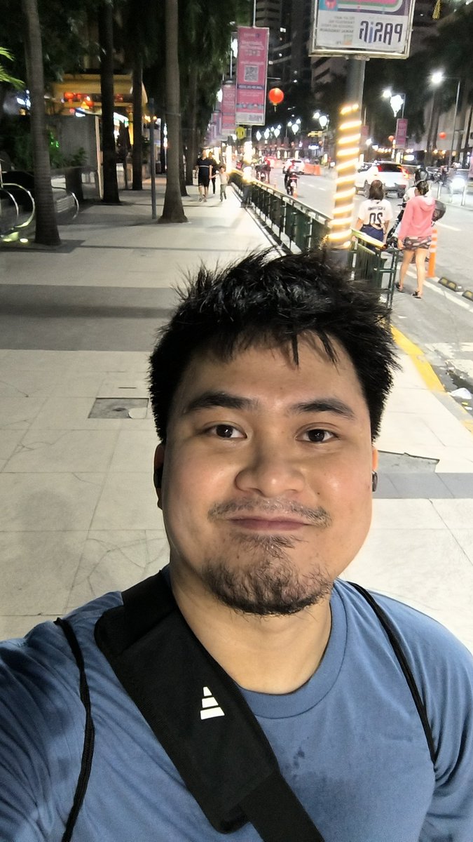 ChanoRvr's tweet photo. walk trip lang 🤣

📍Ortigas, CBD https://t.co/lzNxS2H2MP