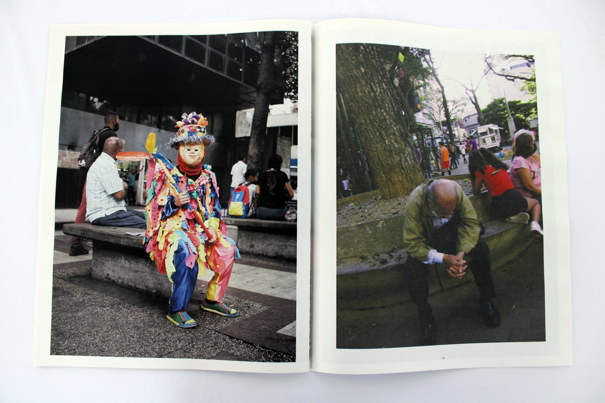 (4/4)
Esta publicación se encuentra ya para consulta en nuestra #biblioteca, #SalaAlfredoCortina, previa cita a nuestro correo: archivofotografiaurbana@gmail.com