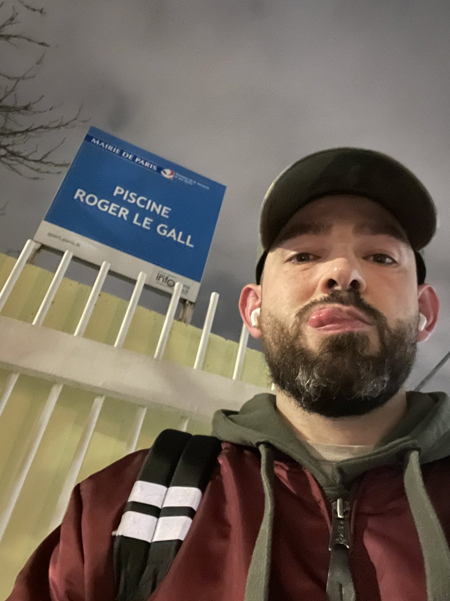 Les horaires d’ouverture des piscines à Paris c’est nawak. Heureusement j’ai trouvé de quoi me défouler hier soir 🏊