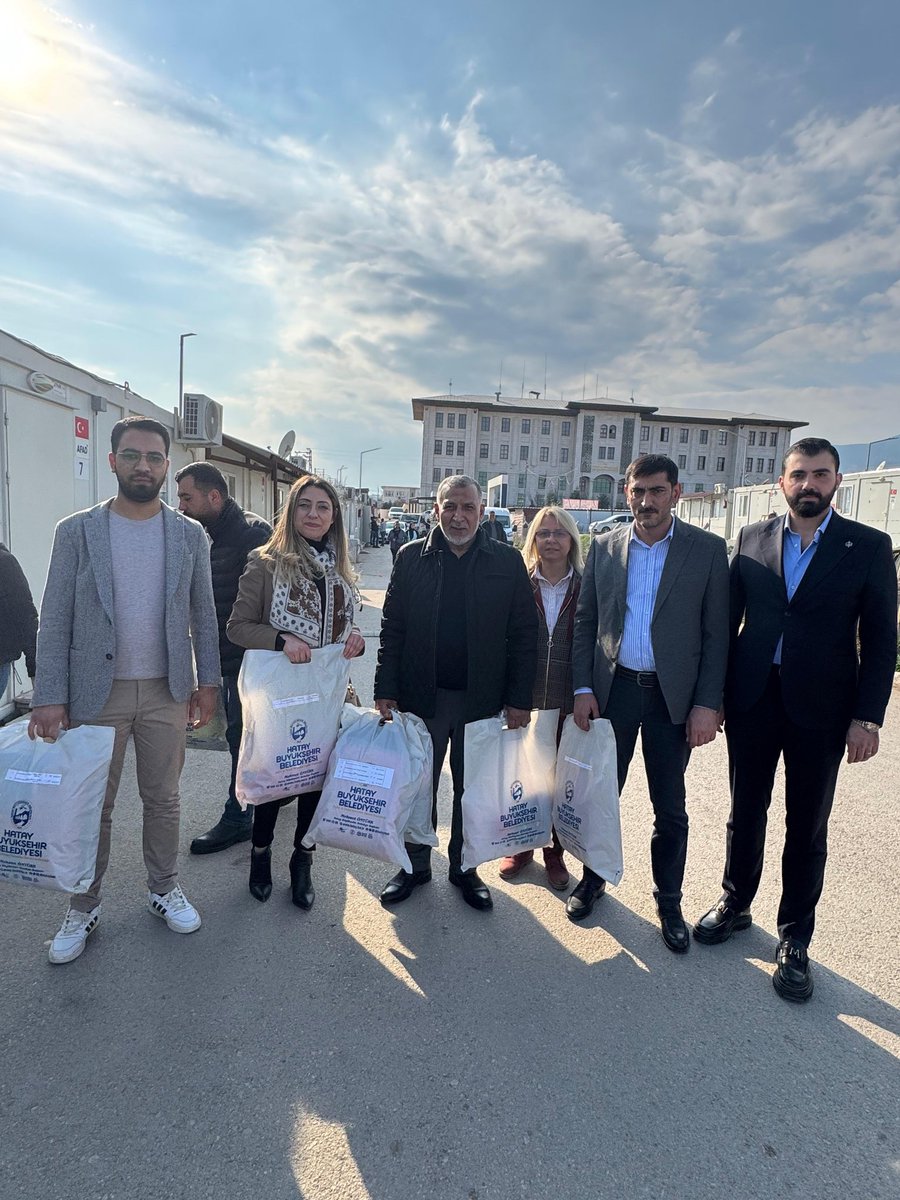 📍#KIRIKHAN
     Beyazıt Bestami Konteyner Kent  Ziyareti

İl başkan yardımcısı Hasan HATTAPOĞLU, Kırıkhan İlçe Başkanı Eyüp DENİZOĞLU, İl Gençlik Kolları Başkan Yardımcımız  Hilmi OKUR, il Gençlik kolları Yönetim Kurulu Üyemiz Mustafa ESEN