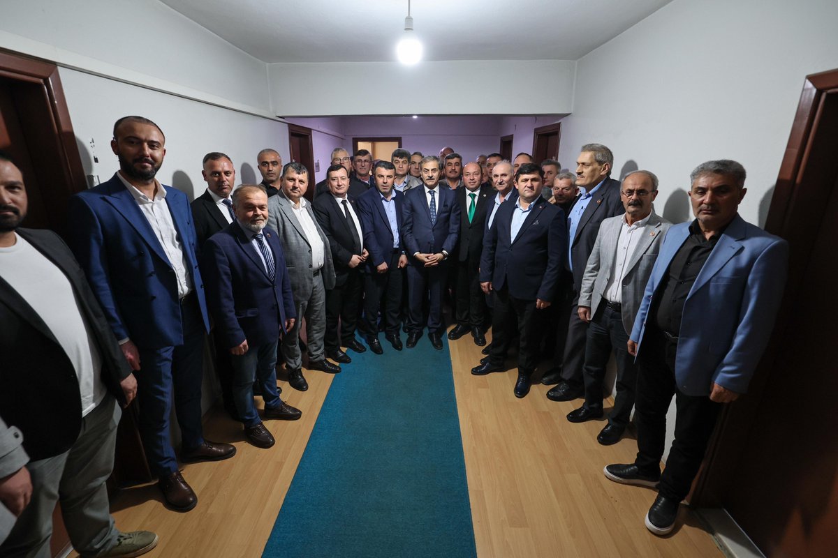 AK Parti Ferizli İlçe Başkanımız Ramazan Serhoş, Ferizli Belediye Başkanı Mehmet Ata ve Ferizli Muhtarlar Derneği Başkanı Haluk Onay ile birlikte Ferizlili Muhtarlarımızla buluştuk. Muhtarlarımızın öneri ve taleplerini dinledik, ilçemizle ilgili konularda istişareler