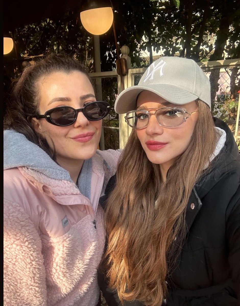 halzeyyfc's tweet photo. Ayayayaya çok şükür bu ikiliden selfie geldii cokk tatlılar 😽❤️‍🔥
#HudutsuzSevda #canmir https://t.co/r9ositeNwU