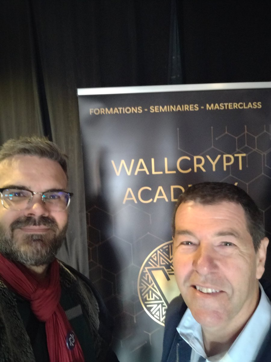 MonteiroVilla's tweet image. Petit coucou à @WallCrypt en direct de  #CryptoXR 😘

Bravo pour tout son travail, en particulier ses excellents livres, le deuxième volume est en vente !