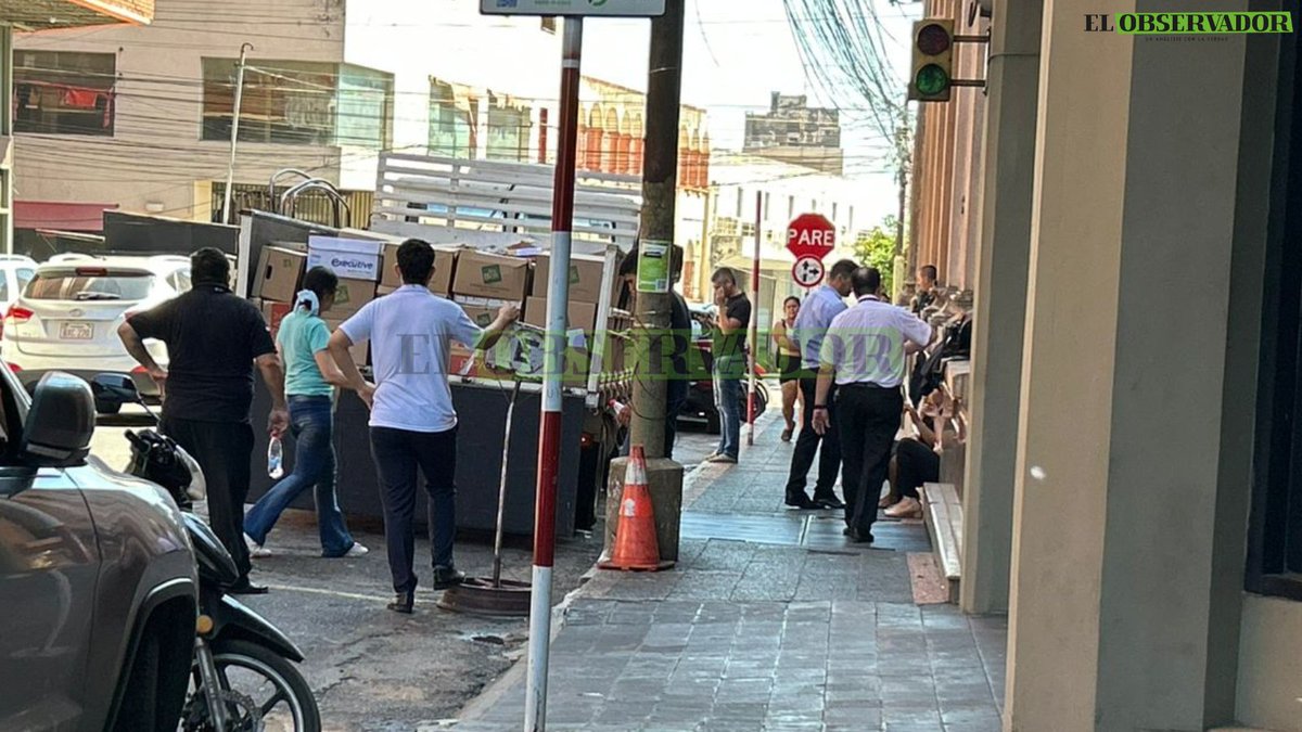 [AHORA] #MafiaDeLosPagarés
🟩Alrededor de 10 mil expedientes fueron retirados en la Compañía Administradora de Riesgos S.A. (Carsa), firma que se puso a disposición del Ministerio Público, en el marco de la investigación por el caso mafia de los pagarés.🔎

🟩El procedimiento