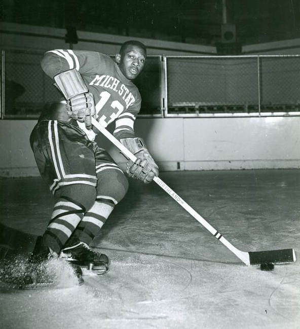 mikecommito's tweet photo. Richard Lord was one of the first Black college hockey players in the United States when he suited up for @MSU_Hockey in 1950. Lord is believed to be the first Black hockey captain in the NCAA when he wore the C in the 1952-53 season #Hockey365 #BlackHistoryMonth https://t.co/kLRULrqGh0