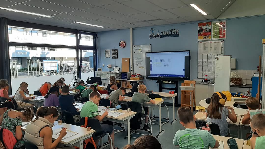 Vandaag heb ik een mooi gesprek gehad met Janneke Valkenburg-Oudman. Haar kinderen zijn zogenaamde #thuiszitters. In het #onderwijs is voor hen geen passende plek. Dat moet toch anders kunnen?

#thuiszittersgroep #passendonderwijs #maatwerk #Veenendaal #ChristenUnie #IHP