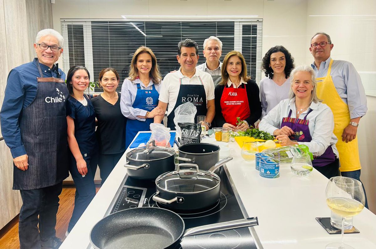 ¡La vida son experiencias! Y cuando es con amigos y personas del alma, mejor.

¡Gracias, Santiago, por una clase extraordinaria! 🥘🧑🏻‍🍳🥰