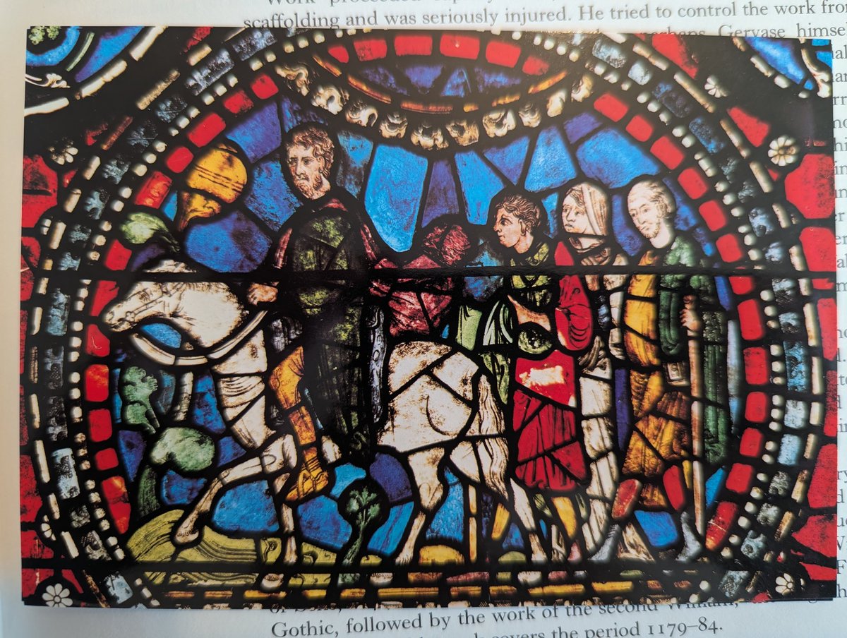 Got a lovely surprise from my new (old) book when I opened it to find 2 Canterbury Gothic stained glass postcards! They show pilgrims on their way to visit Becket's shrine, from a window in the Trinity Chapel. Going to put them up in my workspace ❤️