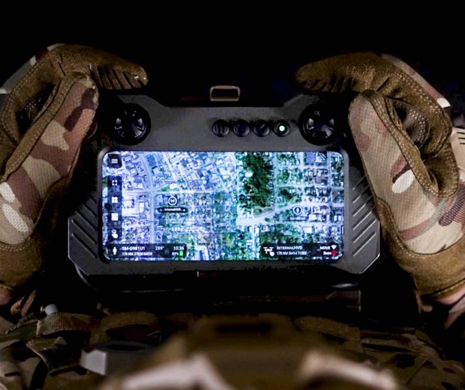 TomahawkRobots's tweet image. The Grip S20 is more than just a case. It&apos;s a tactical command center that integrates with the Tomahawk Ecosystem. Learn more about its features here:  tomahawkrobotics.com/controllers 

#GripS20 #Tomahawk #Kinesis #DefenseTech