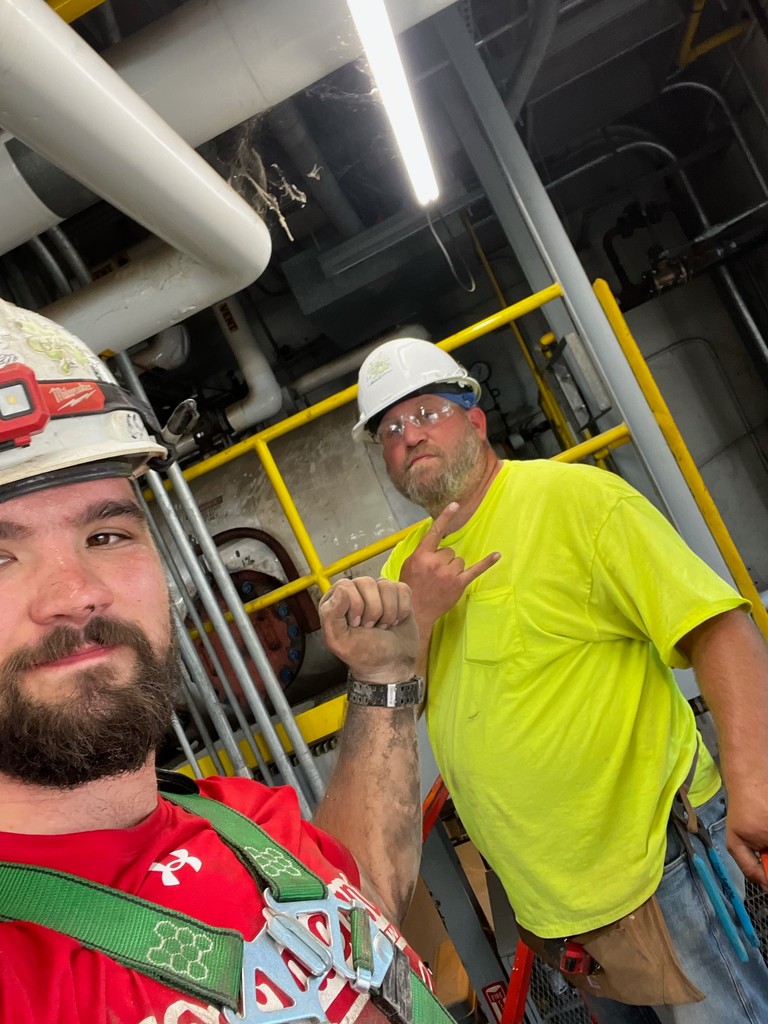 ibewlu654's tweet image. Happy National Have Fun at Work Day! Here’s a throwback to our members enjoying themselves on past job sites. Do any of these sites look familiar to you? #NationalHaveFunAtWorkDay #IBEW #Local654 #UnionStrong