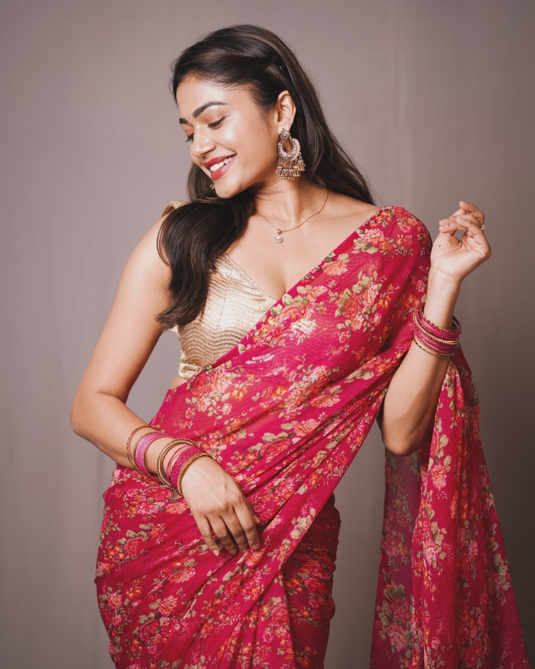 GioHTF-aAAExtGL?format=jpg&name=medium