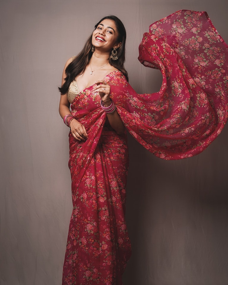 GioHTIqbIAA-F7K?format=jpg&name=medium