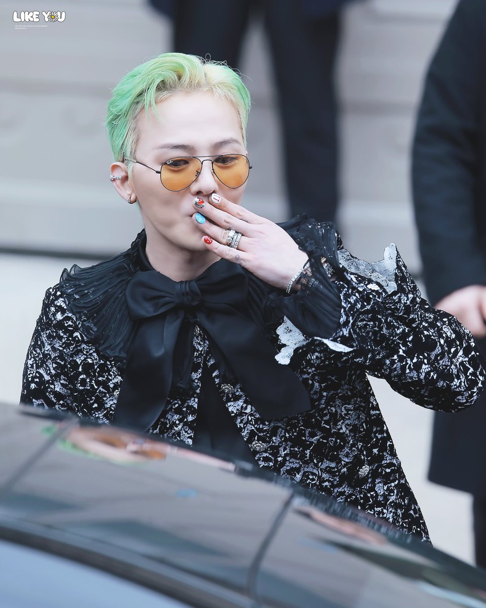 likeyou_GD's tweet photo. 250128 CHANEL SS25 Haute Couture Show🐉🖤

#GDRAGONxChanelCoutureSS25
#지드래곤 #지디 #GD #GDRAGON 
#CHANEL https://t.co/3KDWpm0zAp