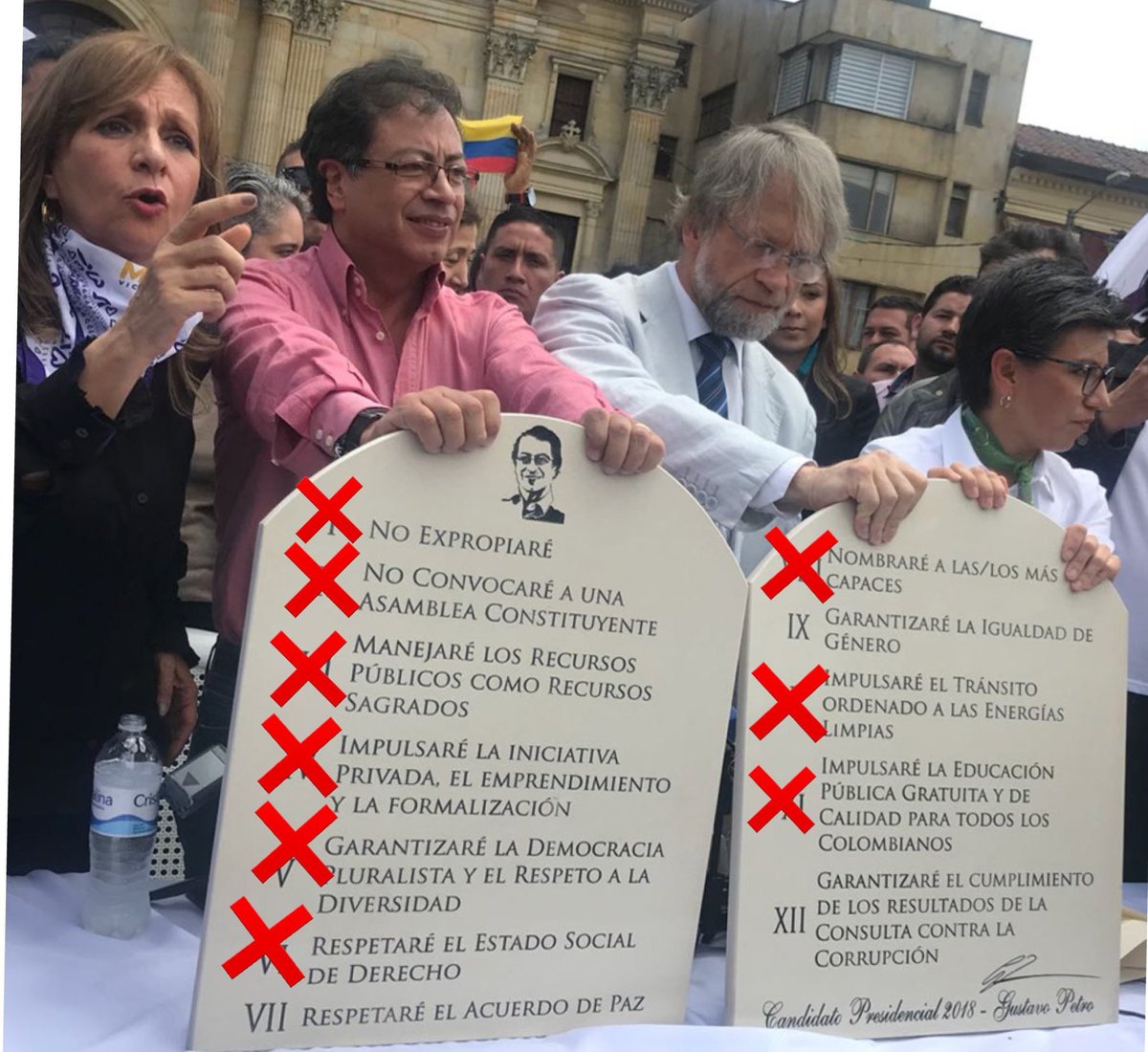 GloriaPSanabria's tweet photo. @VickyDavilaH Así engaño a unos cuántos  qué  cayeron en su verborrea barata, es un populista, charlatán,  psicópata,  mitómano

@petrogustavo MENTIROSO INEPTO https://t.co/6TjEmfbilJ