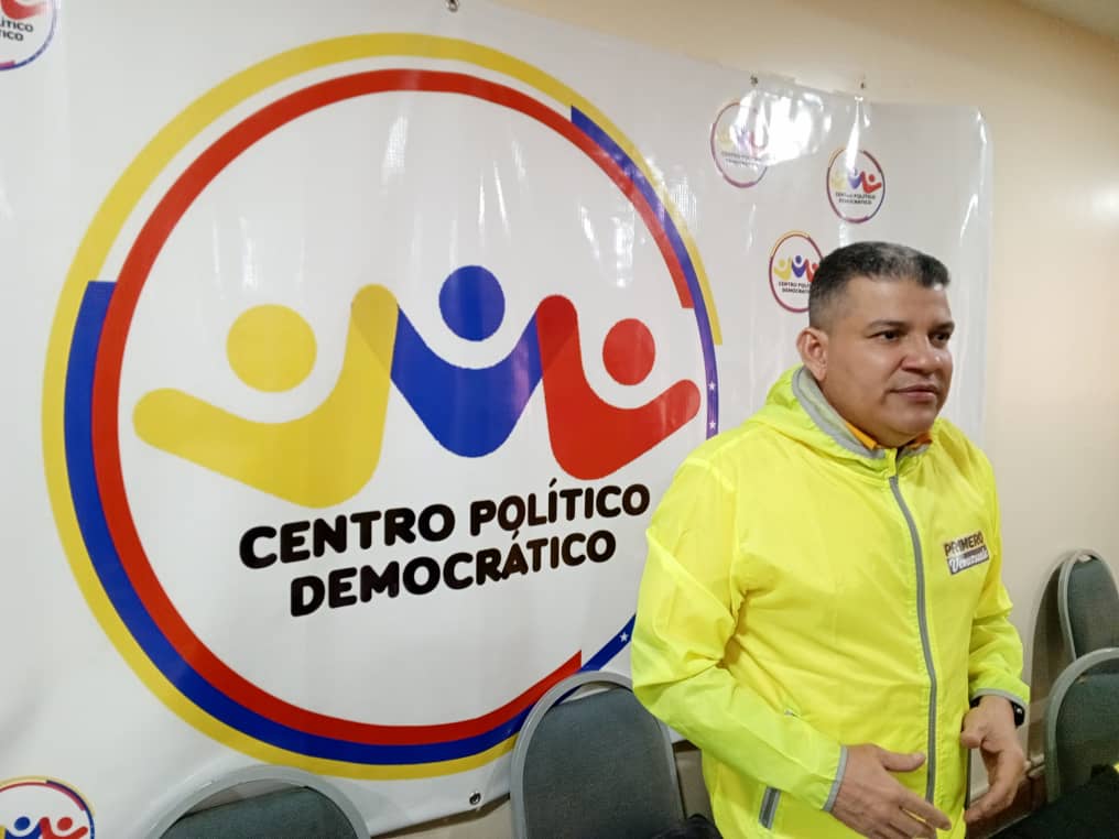Luis Parra anunció el surgimiento del Centro Político Democrático «por la paz, la renovación y el cambio de Venezuela» tinyurl.com/ye2xsy3p