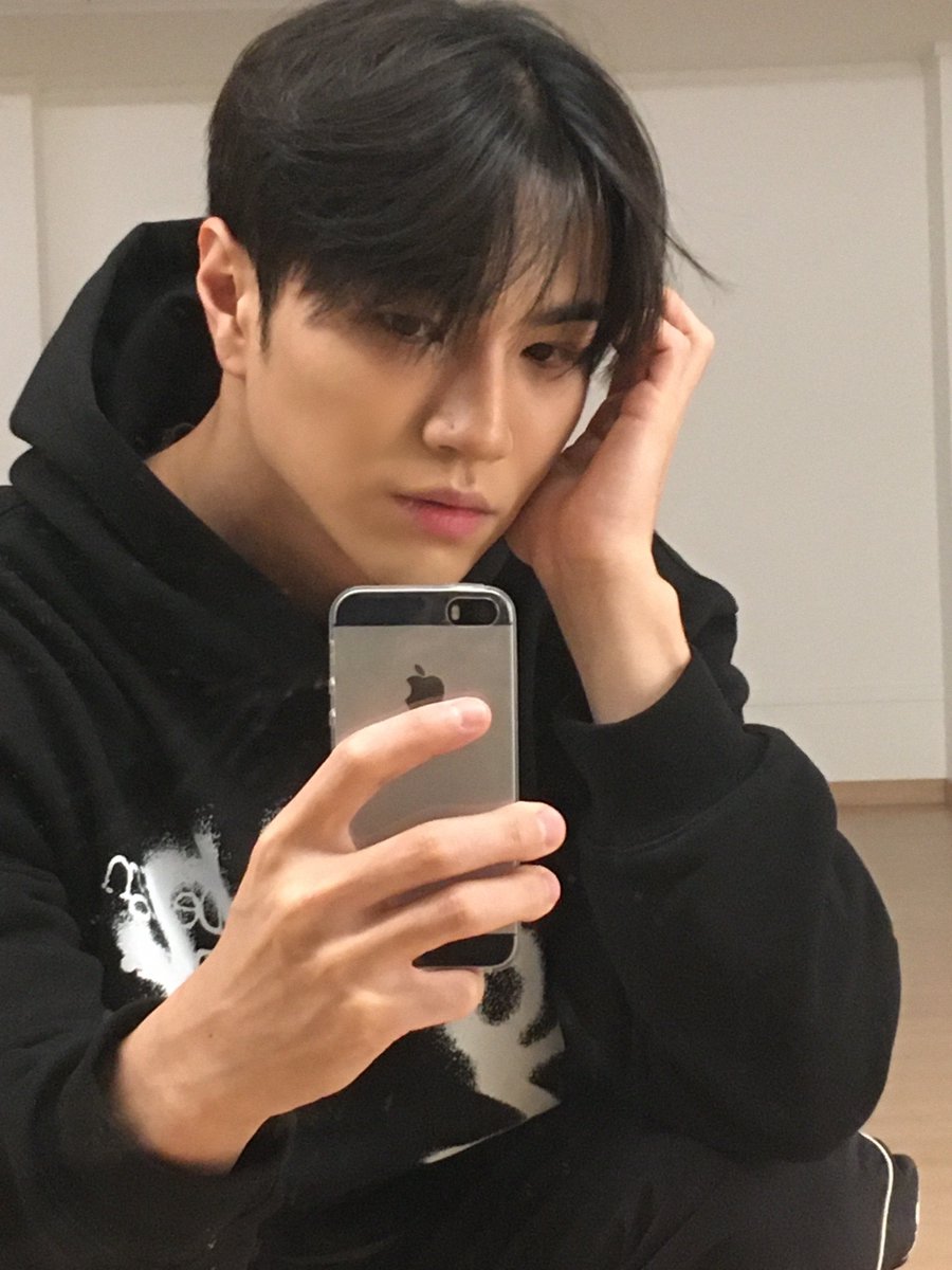 VannerOfficial's tweet photo. [#태환]

연습중🐾

#VANNER #배너 #TAEHWAN https://t.co/h4L8jtqYAC