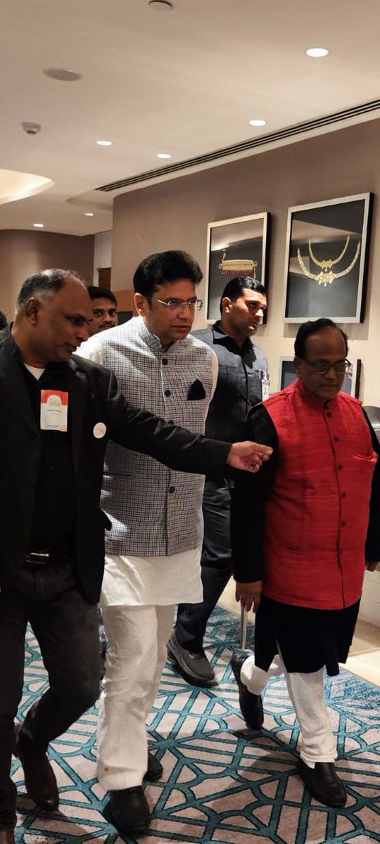 mystartuptvin's tweet photo. Telangana Hon’ble IT Minister D. Sridhar Babu @
@Min_SridharBabu ) attended the ISF GCC and CXO Summit 2025, held in Hyderabad, where industry leaders discussed the future of global capability centers and executive leadership. 

#ISFGCCSummit #CXOSummit2025 #Telangana #ITSummit 

@majsunilshetty @mystartuptvin @Min_SridharBabu @TelanganaCMO @DigitalMediaTG