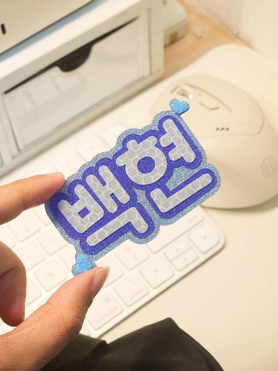 ziniEGG's tweet photo. 🍓 Baekhyun x Bench 🍓
  Fan Support | Moa Arena

백현 name
✨️ Keyring (cute bag accessory)
✨️ Mini Slogan (use it when you take pics of your daily activities!)

-RT, LIKE, FOLLOW

Time &amp; Loc TBA

see yahhhh 🫶🏻
#TheBestDayWithBENCH #BAEKHYUNxBENCH #백현 #엑소 #BAEKHYUN #EXO https://t.co/I79yGA9xvH
