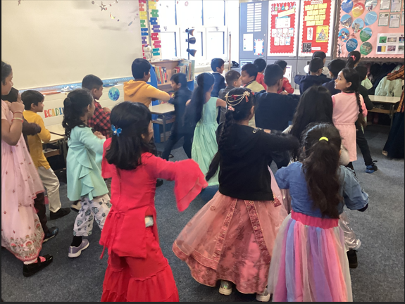 LyonParkPrimary's tweet image. 3O had a blast bringing Anisha the Accidental Detective to life with an Indian themed-wedding celebration! 🎉 We danced, played the dhol, drew mehndi, and even had a fashion show. #AnishaTheAccidentalDetective #CulturalCelebration #LearningThroughFun