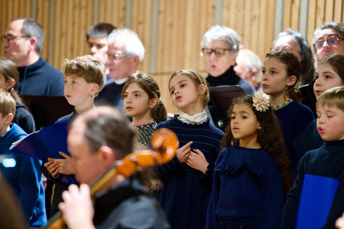 NiortAgglo's tweet photo. #NiorAgglo La Nuit des conservatoires se poursuit. Jeudi soir, les élèves et enseignants étaient à la salle de la Voute à #Prahecq pour 1 concert cordes et chorale. Un moment de partage autour de la musique valorisant la créativité artistique des établissements du territoire. https://t.co/kuKmWpYz49