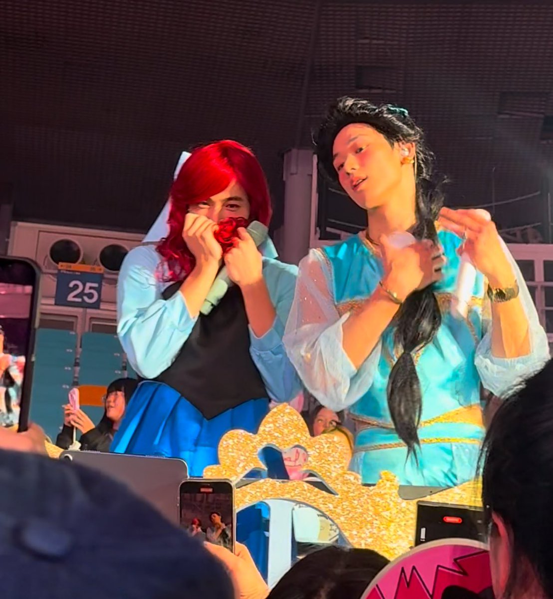 모어.. tweet media