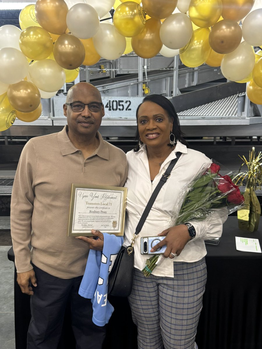 ArrowoodUps's tweet photo. Mr. Rodney Peay retires today with 43 years of dedicated and exceptional service to our great company!!! Here are his career stats!! 1.95 M pkgs delivered, 30+ year Circle of Honor Driver and 0 injuries in 43 years!!! #UPS https://t.co/xazimA0B9u