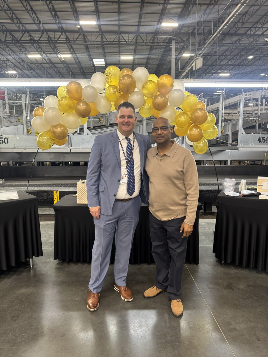 ArrowoodUps's tweet photo. Mr. Rodney Peay retires today with 43 years of dedicated and exceptional service to our great company!!! Here are his career stats!! 1.95 M pkgs delivered, 30+ year Circle of Honor Driver and 0 injuries in 43 years!!! #UPS https://t.co/xazimA0B9u