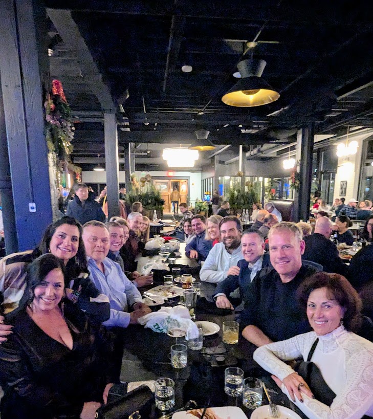 Monarch_Wealth1's tweet image. We believe that work should be both rewarding and enjoyable. Today, we&apos;re celebrating the importance of fun and camaraderie in the workplace.

#HaveFunAtWorkDay #TeamworkMakesTheDreamWork #EmployeeAppreciation