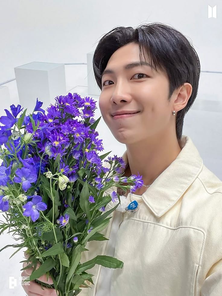 Bangtan7_Stream's tweet photo. Rolling Stone Korea has been named #RM as the “Star of the Year (2024) : Domestic ”.

CONGRATULATIONS RM
CONGRATULATIONS NAMJOON
RM STAR OF 2024
HISTORY MAKER RM
#RMstarofyear #RMstarof2024 https://t.co/CJtDsARZFC
