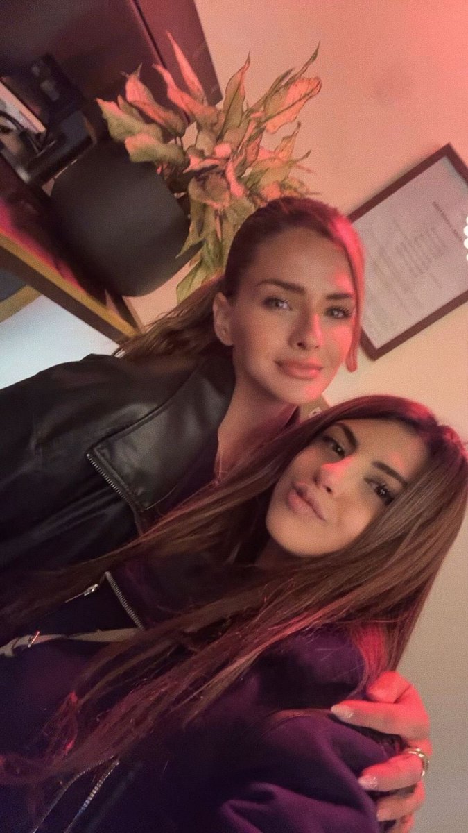 francii_lanzani's tweet photo. abzurdahmente feliz❤️ 
te amo desde acá hasta la china @chinasuarez https://t.co/lsjuVYbJ2Y