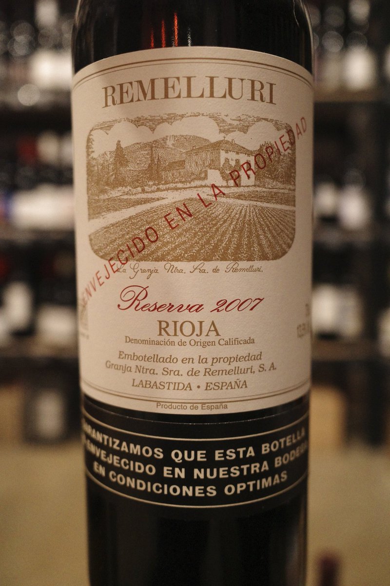 Nowości! Tym razem nie nowe roczniki. Prosto z piwnic Remelluri: reservy z 2005 (magnum), 2006, 2007, 2009. Wyjątkowe wina starzone w optymalnych warunkach. Liczba butelek ograniczona, a ceny tylko tyci wyższe od bieżącego rocznika 2016. 
Salud!
#rioja <a href="/TelmoRodriguez_/">Telmo Rodríguez</a> #remelluri