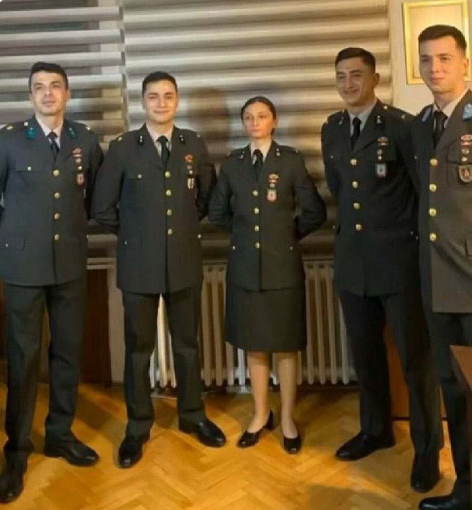 Sizinle gurur duyuyoruz. Arkanızda Türk milleti var.