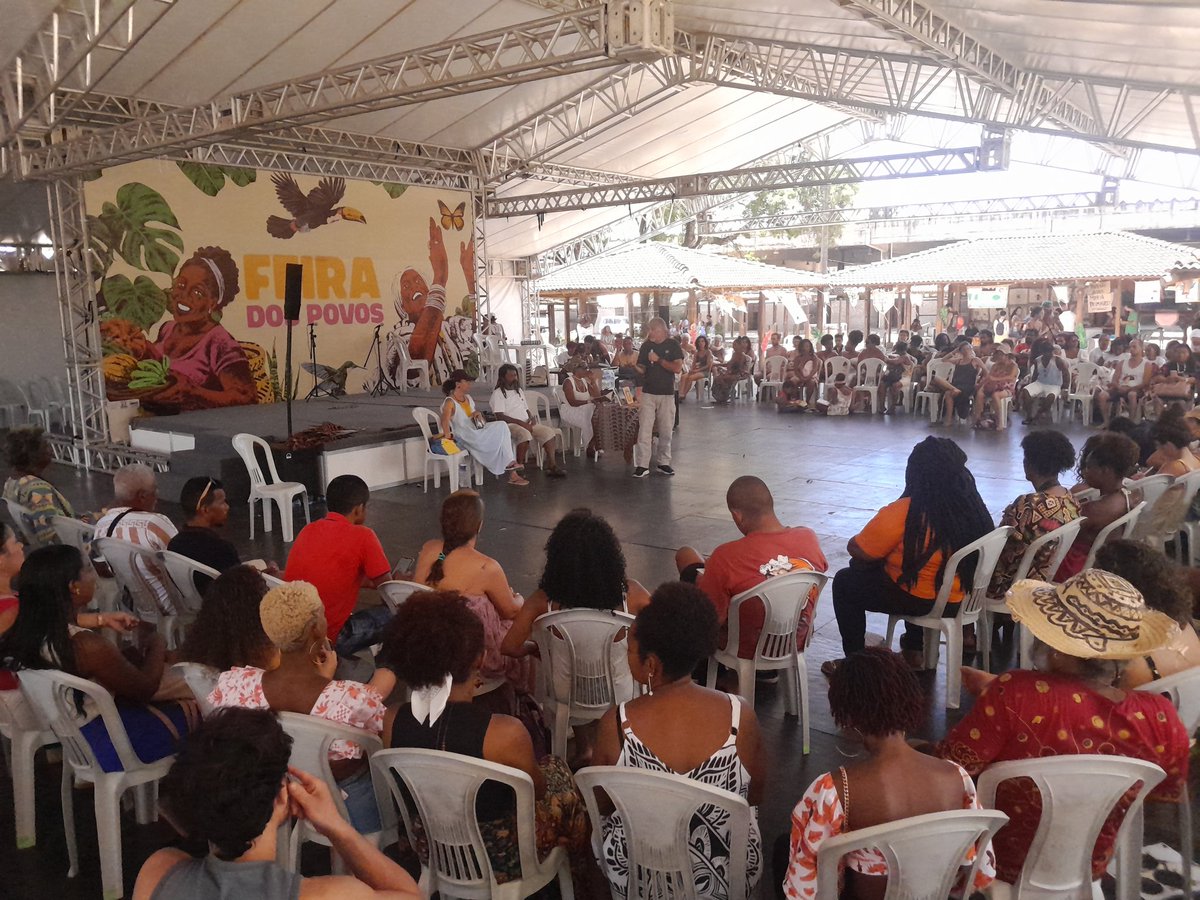 kasainvisivel's tweet photo. Acontecendo agora o lançamento o livro Sonhando a Terra do Bem Virá, com Alejandro Reyes e Joelson Ferreira na Jornada de Agroecologia da @teiadospovos e editado pela @glacedicoes 

Conexão Zapatista e dos povos do "Brasil"! https://t.co/iKvj7NmX77