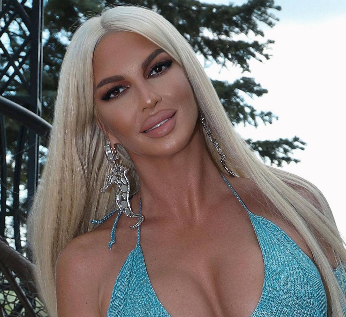 DivaSimanic's tweet image. Mozete joj pljunuti pod prozor hejteri 😘