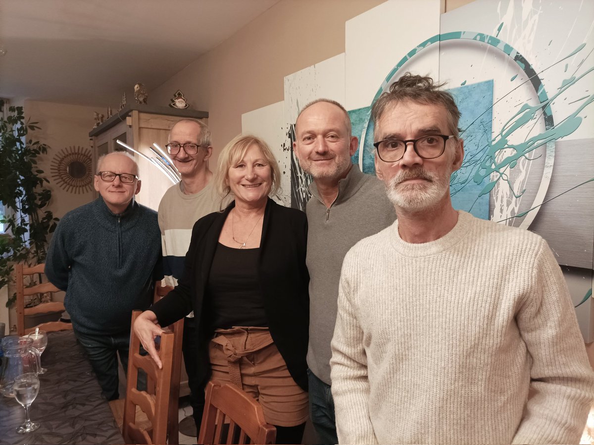 📻 Connaissez vous le métier d'accueillant familial thérapeutique ? Pour le 13/14 de <a href="/franceinter/">France Inter</a>, je vous emmène à la rencontre d'Isabelle et Mickael : ils accueillent 24h/24 trois malades psychiatriques, Franck, Philippe et Marcel. 
1er episode ⤵️ 
radiofrance.fr/franceinter/po…