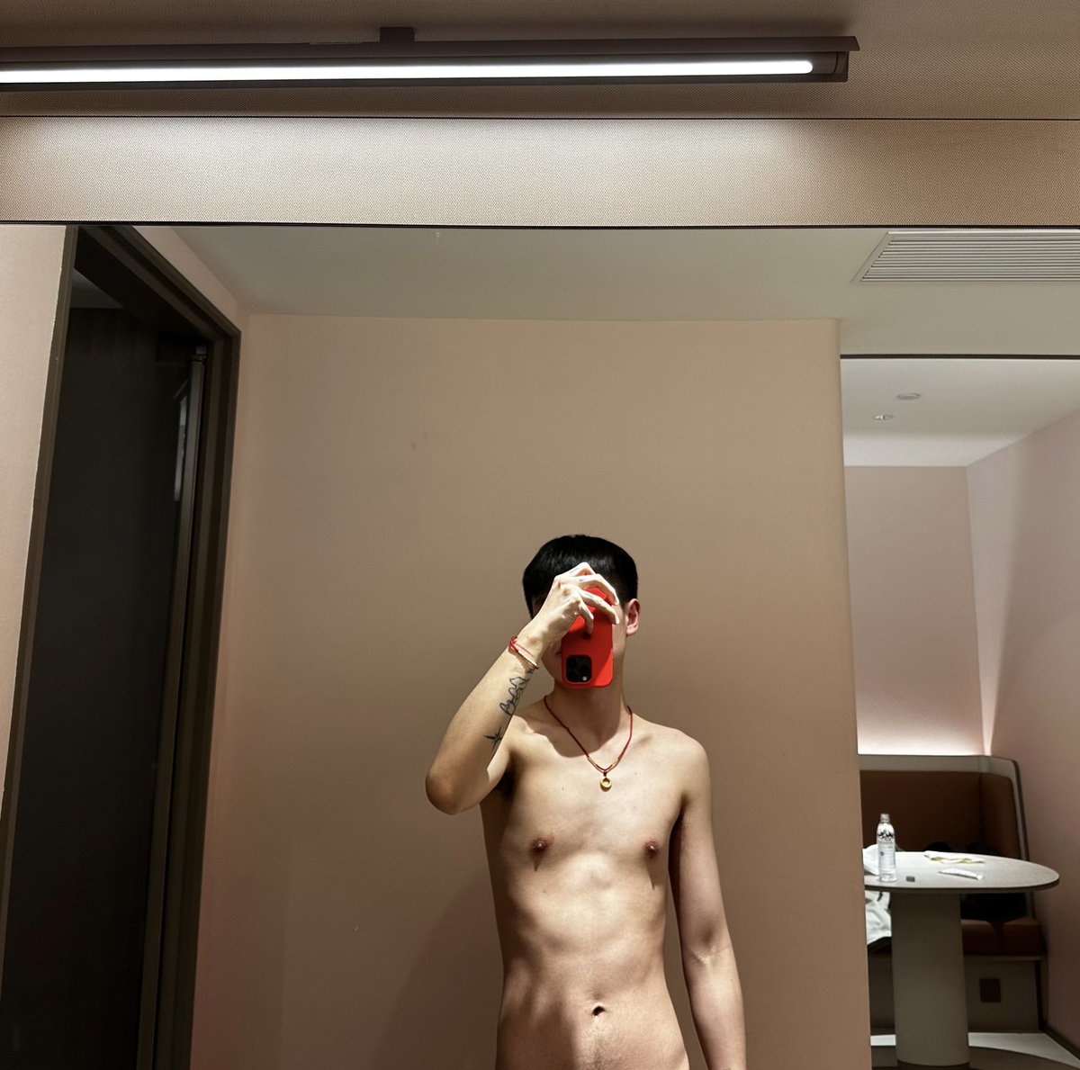 one010714's tweet photo. 朋友圈不敢发，小蓝发不了系列 https://t.co/sSNHp5XFxb