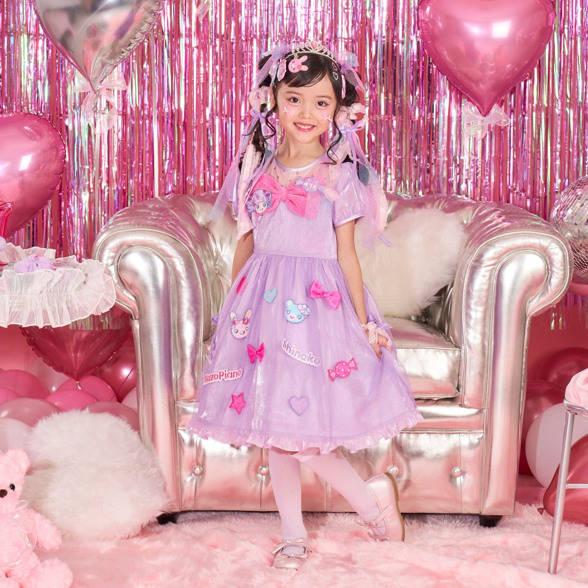 mimipopoemma's tweet photo. ミミちゃんだよ～💗
「しなこちゃん」コラボのアイテムがきょうから
はつばいだよ～♪
ワンピースは、しなこちゃんの新曲「マシュマロパンチ」で着てくれているワンピースとお揃いだよ✨
インスタグラムでもチェックしてね☆彡
#メゾピアノ
#mezzopiano
#しなこちゃん
#コラボ
https://t.co/EtvkQ2vvs0 https://t.co/e4q72qU5Ch