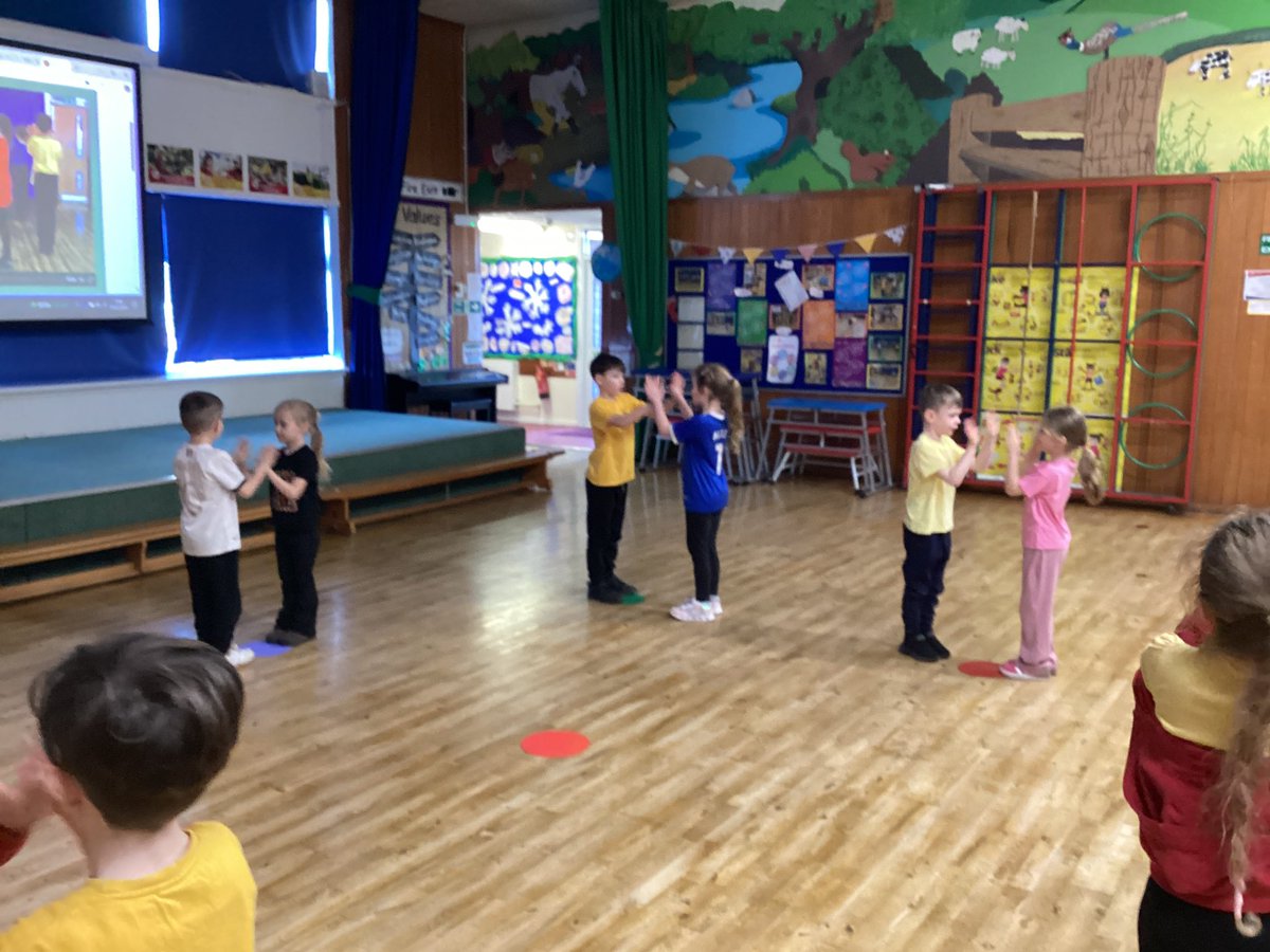 We have been practising our Folk Dance for St David’s Day! We were ARDDERCHOG! 💃🕺🏴󠁧󠁢󠁷󠁬󠁳󠁿 #CGIEXARTS #CGIHUM #healthyconfidentindividuals