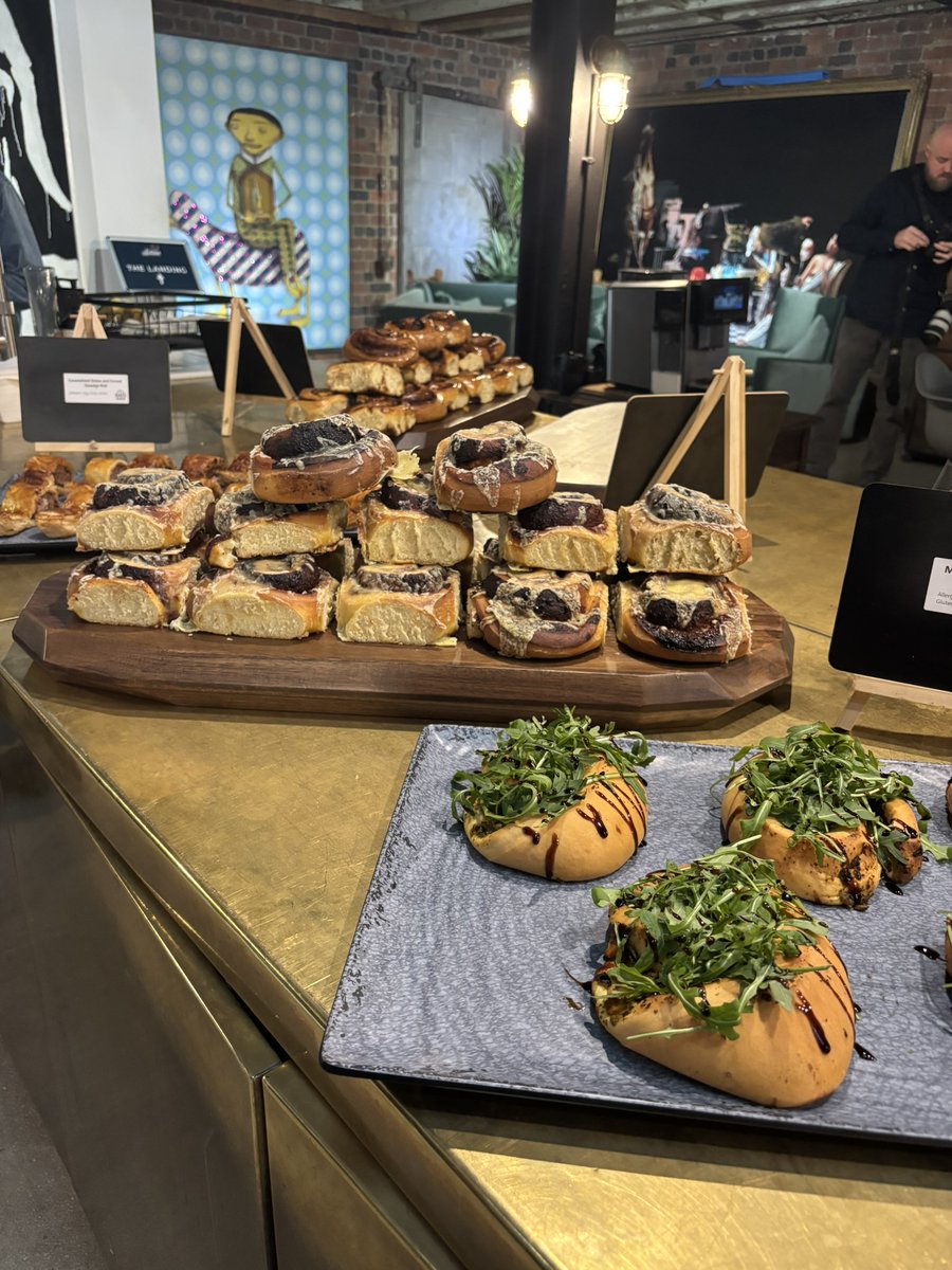 Lemonzestevents's tweet image. Amazing to be back @javelinblock  ! 🙌 The Compound never fails to deliver its unique charm and incredible vibe. ✨🔥 Always a pleasure supporting the Artisan collective Event ! 🍞👏

@BritishBaker  

 #TheCompound #EventMagic #SeamlessSetup #AV