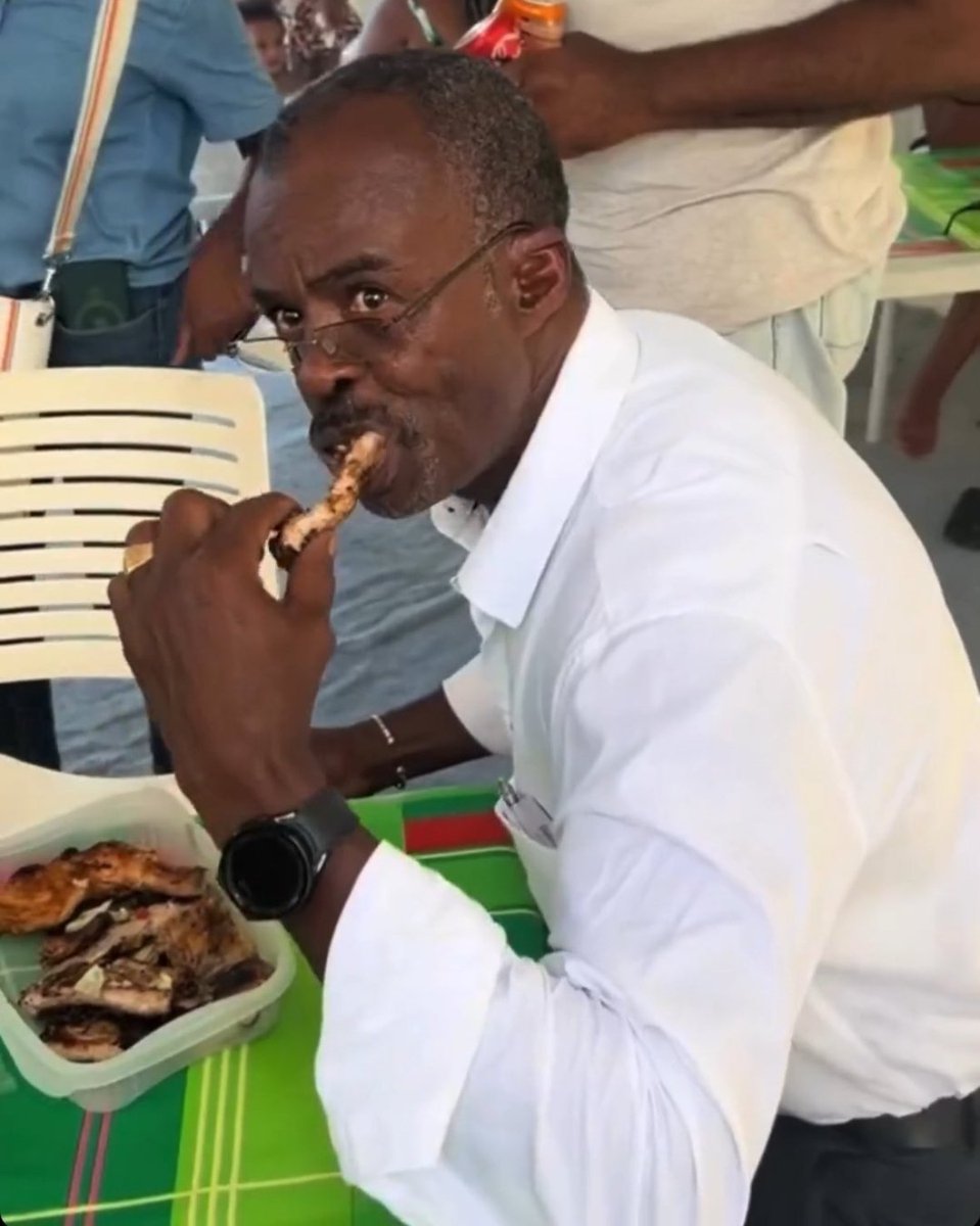 01xy4's tweet photo. Toi tu fais quoi pour les antilles ? https://t.co/PdNSLGbp7q