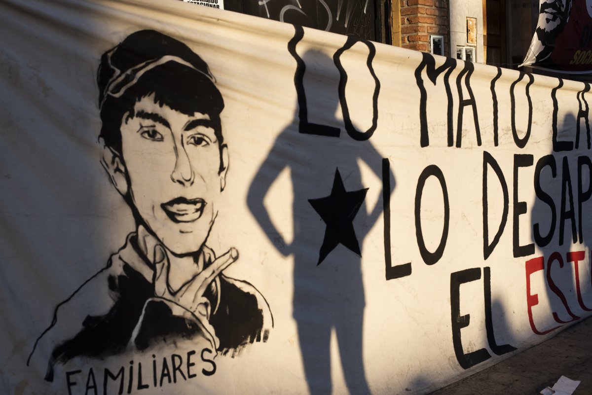 A Luciano Nahuel Arruga no lo olvidamos. Está presente porque su detención arbitraria, las torturas que sufrió y su desaparición forzada nos recuerdan que los horrores de la dictadura siguen vigentes en democracia. Hoy se cumplen 16 años de la última vez que lo vieron con vida.