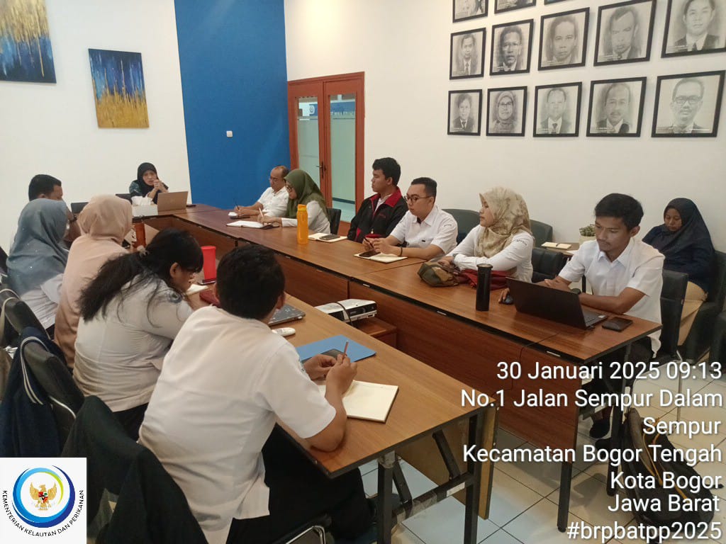 MPatekkai's tweet photo. Kamis (30/1), Patekkai, Luhkan Kota Bogor, Rapat Persiapan Fish Market Day (Bazaar Produk Olahan UMKM Binaan Penyuluh Perikanan Kota Bogor dan Kab Bogor) yg dipimpin oleh Kepala BRPBATPP #GiatLuhkanSatminkalBogor #aktivitas @pusluh_bppsdm @brpbatpp_bogor @bppsdm_kp https://t.co/myYEuiKJy8