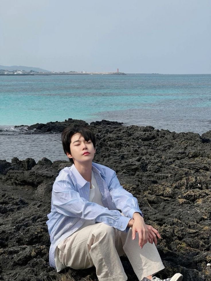 추운 겨울에 태어난 따뜻한 너에게 세상이 조금 더 다정해졌으면 좋겠다

#시리도록_눈부실_도영이의_서른
#ToOurLittleWaveDoyoung