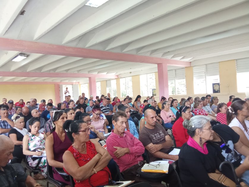 EducaJM's tweet photo. Con la presencia de los principales dirigentes del Partido el Estado y el Gobierno, y la Dirección General de Educación Provincial y Municipal se efectúa balance del cumplimiento de los objetivos de trabajo en el territorio de #JesúsMenéndez. #CubaMined. https://t.co/X24PilhJlo
