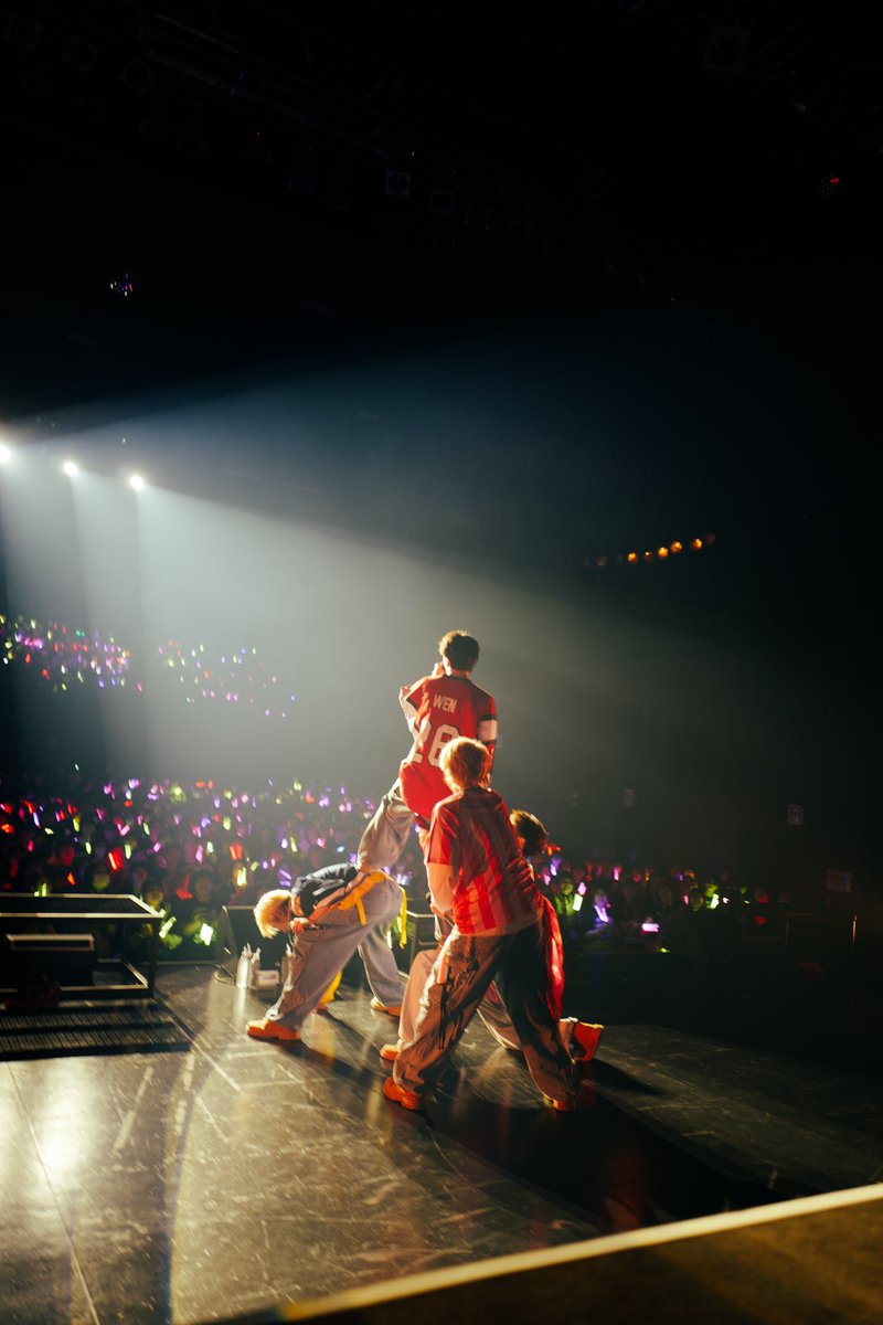 BOYMEN_kento's tweet image. 最高だった。大好きだった。
かっこいい姿にまた惚れたし、こんな凄いライブができる事に憧れすら抱いた。
眩しいなぁ。未来は明るいなぁ。
誰よりも熱く高く思うがまま自由に飛ぶみんなをこれからも心から応援したい！！

今までありがとう。BMK🔥🔥

BMKは最高の後輩でありライバルでした！