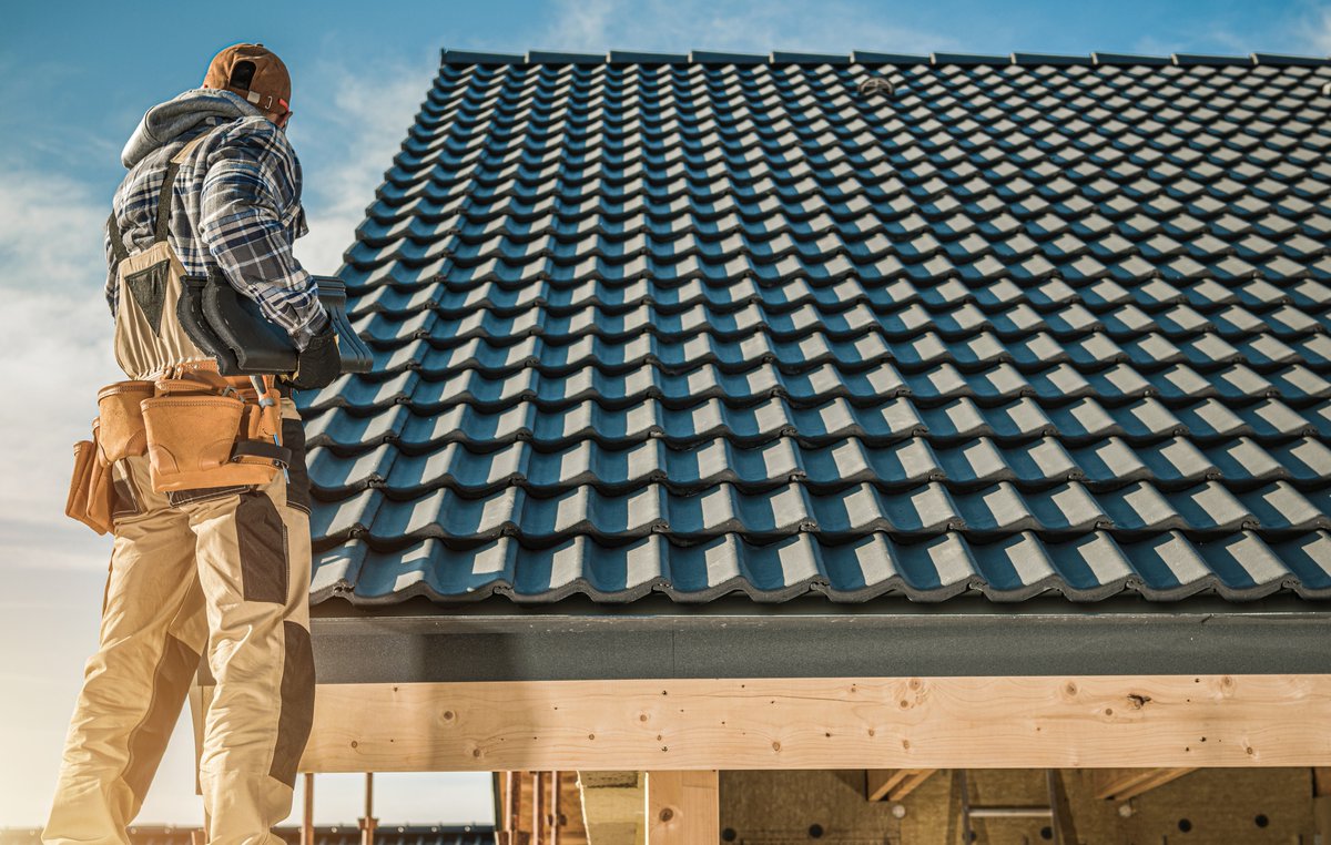 RoofingLakeside's tweet photo. Is your roof due for a makeover? Lakeside Roofing Company is here to provide expert roof replacements that ensure durability and aesthetic appeal. Serving the Grand Haven area, we pride ourselves on quality craftsmanship and customer satisfaction. https://t.co/qkFIu5B0YT