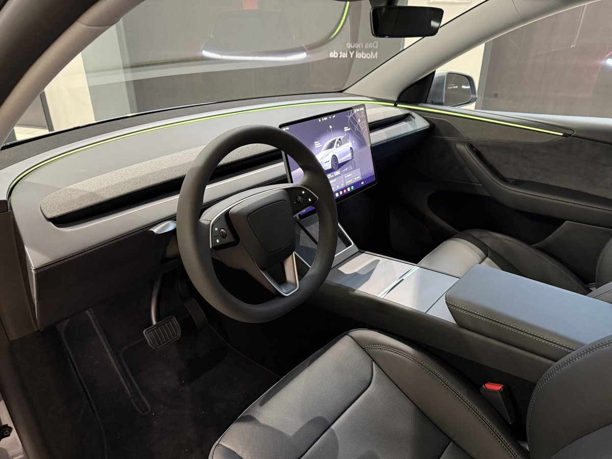 dbazzi's tweet photo. Das neue Tesla Model Y (Launch Series) in Zürich https://t.co/OQxKK0PZQP