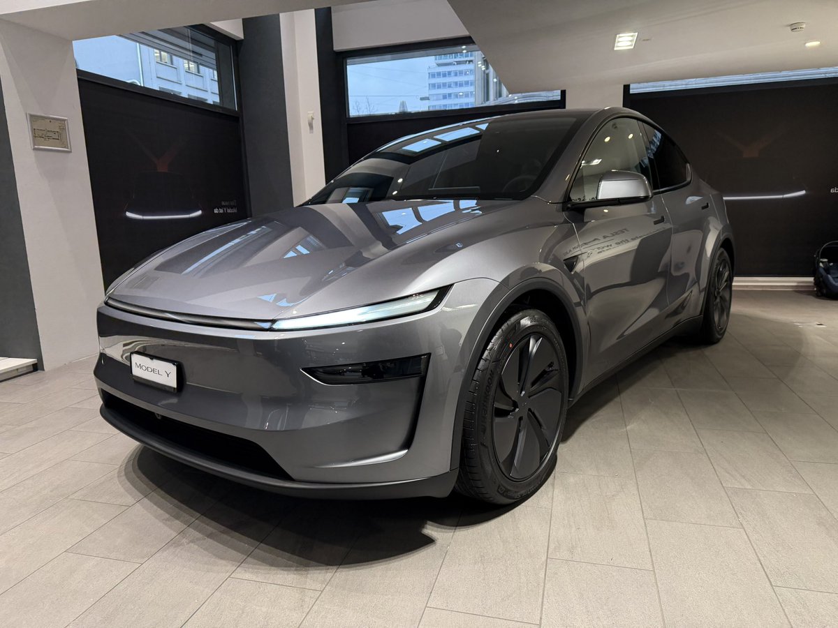 dbazzi's tweet photo. Das neue Tesla Model Y (Launch Series) in Zürich https://t.co/OQxKK0PZQP